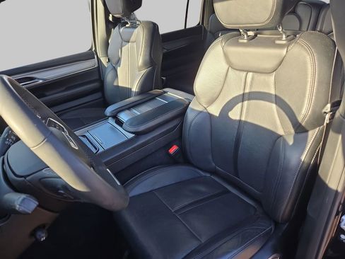 Used 2023 Jeep Wagoneer Series II image 19