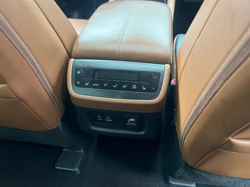 Used 2023 Nissan Pathfinder Platinum AWD/4WD image 22