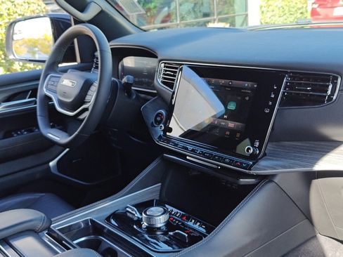 Used 2024 Jeep Wagoneer L Series III w/ Flexible Seating Group image 30