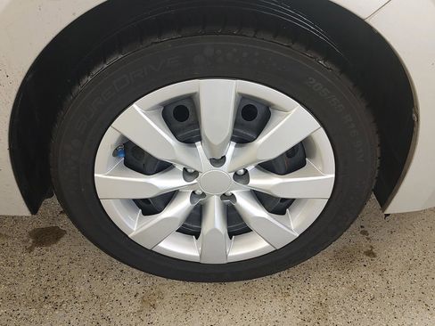 Used 2016 Toyota Corolla LE image 30