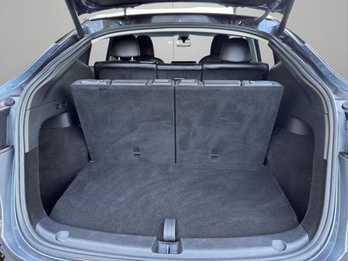 Used 2022 Tesla Model Y Long Range image 11