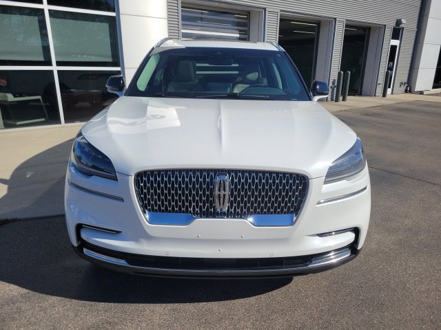 Certified 2023 Lincoln Aviator Reserve w/ Elements Package Plus AWD/4WD image 9
