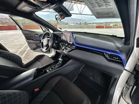 Used 2020 Toyota C-HR XLE image 19