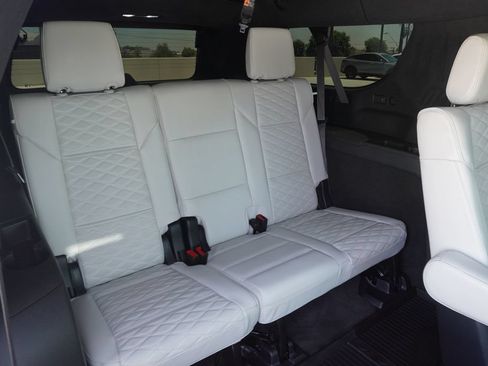 Certified 2025 Cadillac Escalade ESV V AWD/4WD image 10