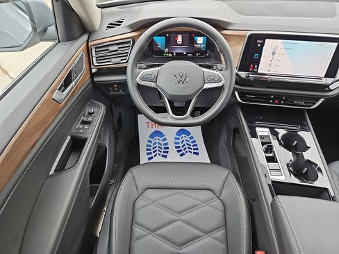 Used 2025 Volkswagen Atlas SE image 11
