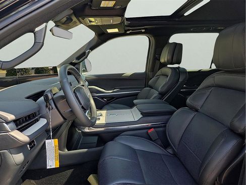 New 2025 Lincoln Navigator L Reserve w/ Jet Appearance Package image 12