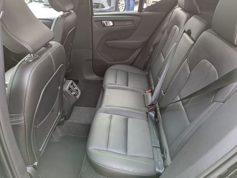 Used 2025 Volvo XC40 B5 Core image 7