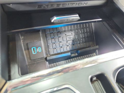 Used 2024 Ford Expedition XLT image 33