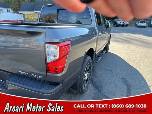 Used 2021 Nissan Titan SV w/ SV Convenience Package image 11