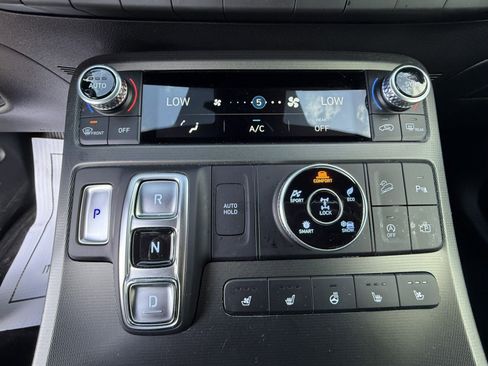 Used 2024 Hyundai Palisade Calligraphy image 16