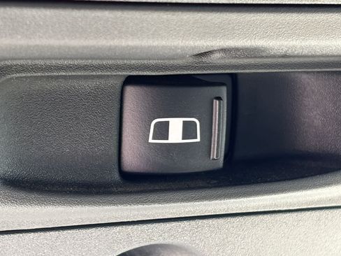 Used 2019 RAM 1500 Laramie w/ Convenience Group AWD/4WD image 21