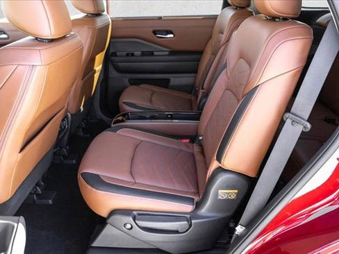 Used 2023 Nissan Pathfinder Platinum image 24