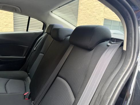 Used 2016 MAZDA MAZDA3 i Sport FWD image 32