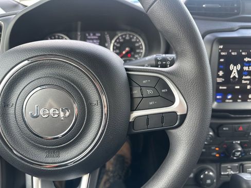 Used 2023 Jeep Renegade Latitude image 16