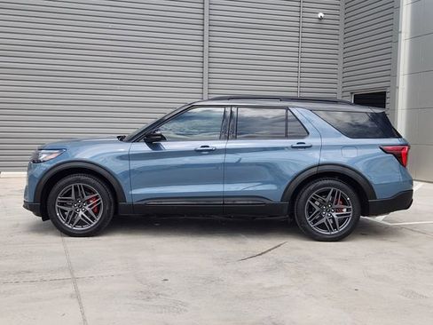 Used 2025 Ford Explorer ST-Line w/ Premium Package RWD image 5