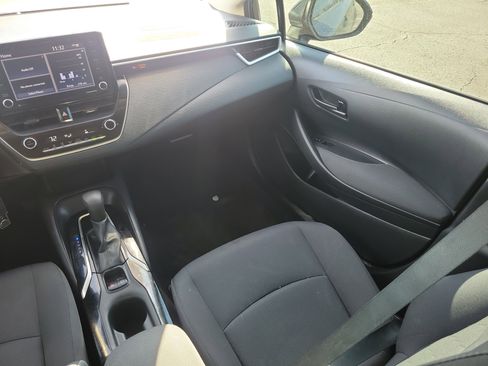 Used 2022 Toyota Corolla LE image 12