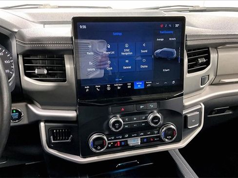 Used 2023 Ford Expedition Max XLT image 4