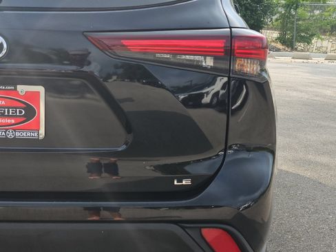 Used 2025 Toyota Highlander LE FWD image 25