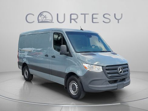 Used 2024 Mercedes-Benz Sprinter 2500 image 4