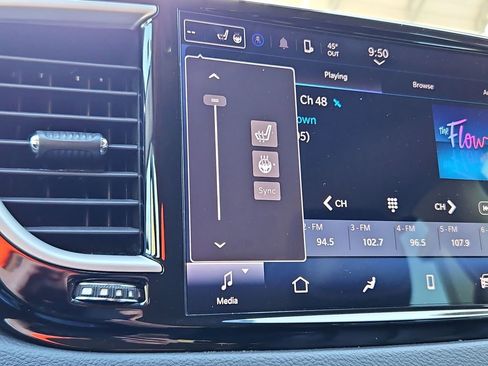 Used 2024 Chrysler Pacifica Touring-L FWD image 19