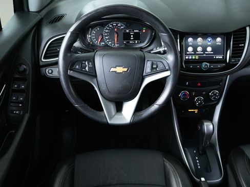 Certified 2022 Chevrolet Trax LT w/ LT Convenience Package AWD/4WD image 11