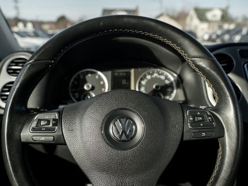 Used 2016 Volkswagen Tiguan SE image 17