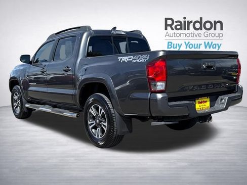 Used 2016 Toyota Tacoma TRD Sport AWD/4WD image 5
