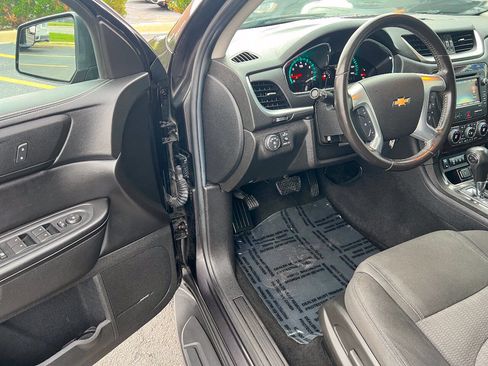 Used 2016 Chevrolet Traverse LT w/ Traveler's Package FWD image 18