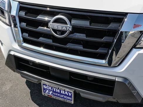 Used 2022 Nissan Armada Platinum w/ Captain's Chairs Package AWD/4WD image 11