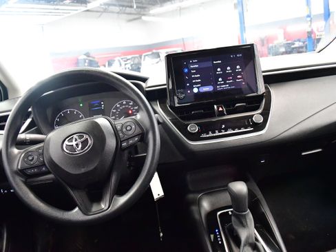 Used 2025 Toyota Corolla LE image 8