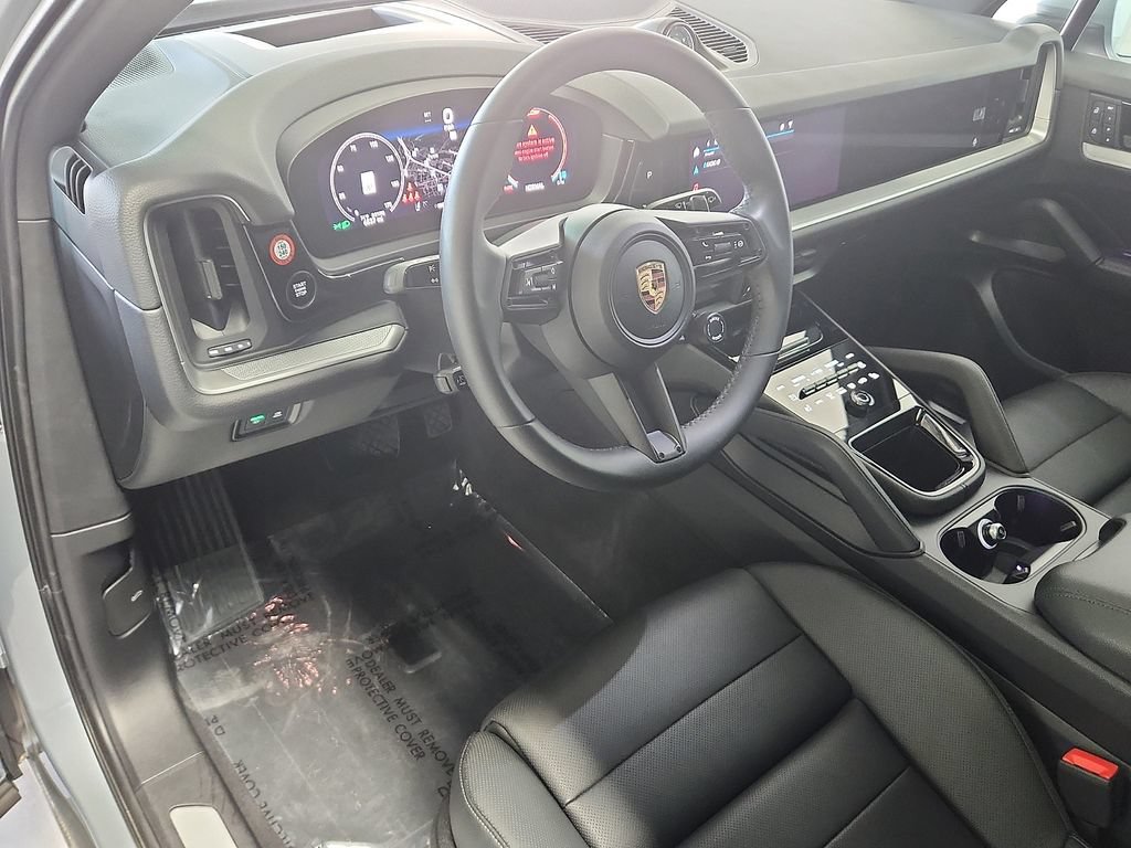 Certified 2025 Porsche Cayenne AWD/4WD image 4