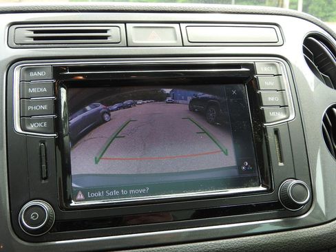 Used 2016 Volkswagen Tiguan SE AWD/4WD image 11