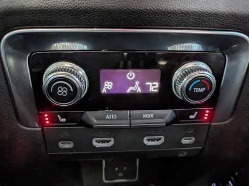 Used 2023 GMC Yukon Denali Ultimate image 18