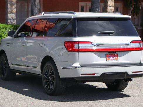 Used 2020 Lincoln Navigator Reserve w/ Equipment Group 208A Reserve AWD/4WD image 6