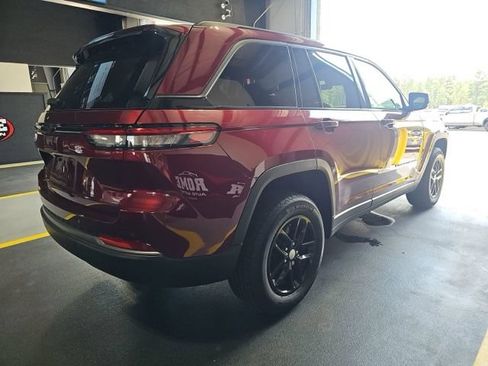 Used 2026 Jeep Grand Cherokee Altitude RWD image 2