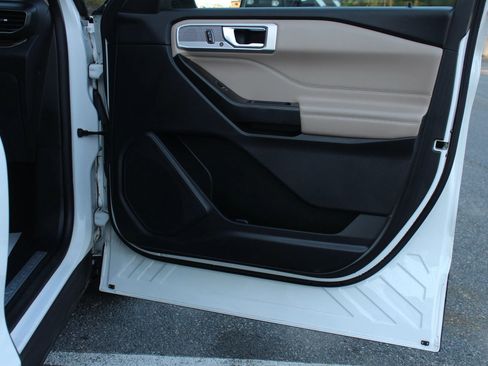 Used 2020 Ford Explorer Limited image 19