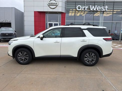 Used 2023 Nissan Pathfinder SV AWD/4WD image 2