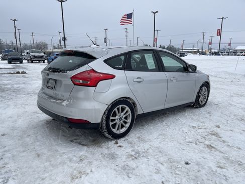 Used 2016 Ford Focus SE w/ Reverse Sensing Package image 4