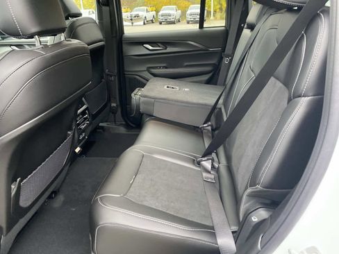 New 2025 Jeep Grand Cherokee Laredo image 7