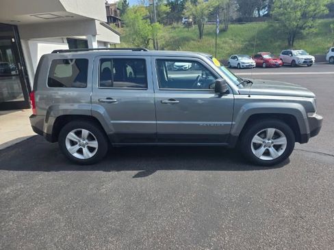 Used 2014 Jeep Patriot Latitude FWD image 8