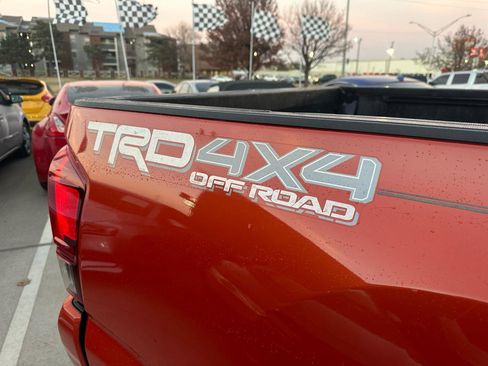 Used 2018 Toyota Tacoma TRD Off-Road image 24