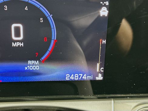Used 2025 Chevrolet Trax LT FWD image 18