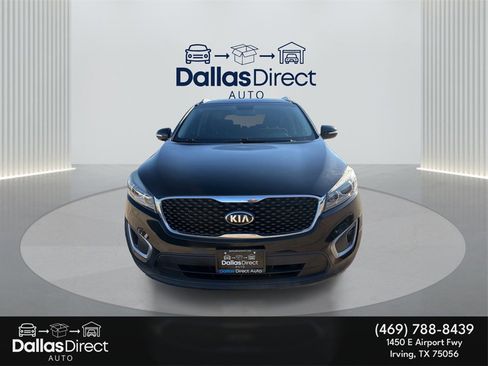 Used 2017 Kia Sorento LX image 3