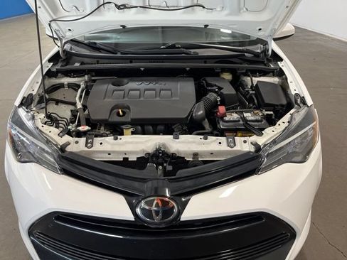 Used 2017 Toyota Corolla LE w/ Carpet Mat Package (TMS) FWD image 9