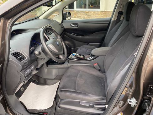 Used 2016 Nissan Leaf SV FWD image 9