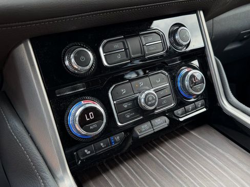 Used 2021 GMC Yukon XL Denali image 23