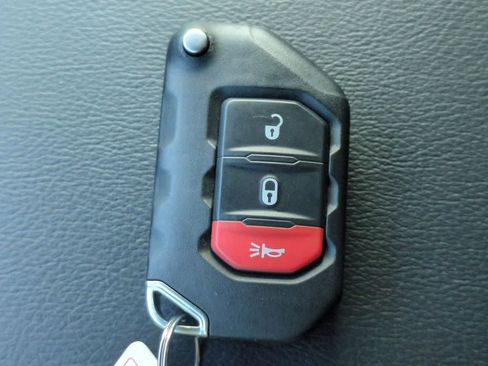 Used 2023 Jeep Wrangler Unlimited Sahara AWD/4WD image 36