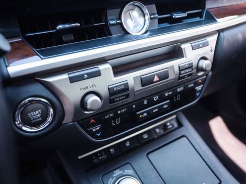 Used 2015 Lexus ES 350 w/ Luxury Package FWD image 22