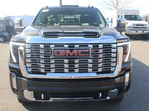New 2026 GMC Sierra 3500 Denali w/ Denali Reserve Package AWD/4WD image 2