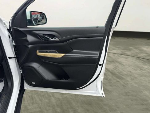 Used 2019 GMC Acadia Denali image 28